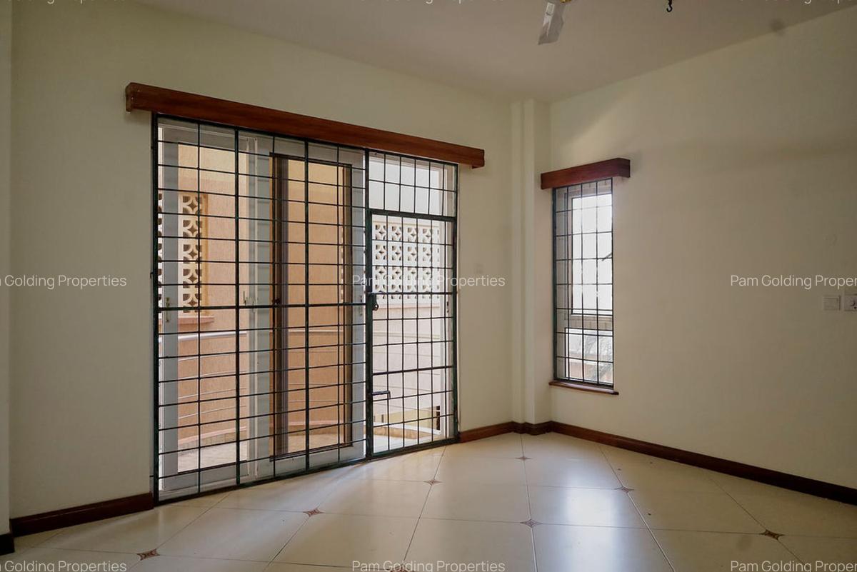 4 Bed Apartment with En Suite at 1St Avenue - 7