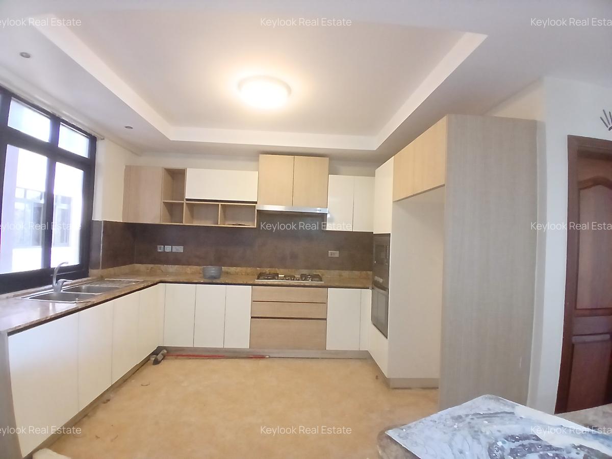3 Bed Apartment with En Suite at Riverside - 15