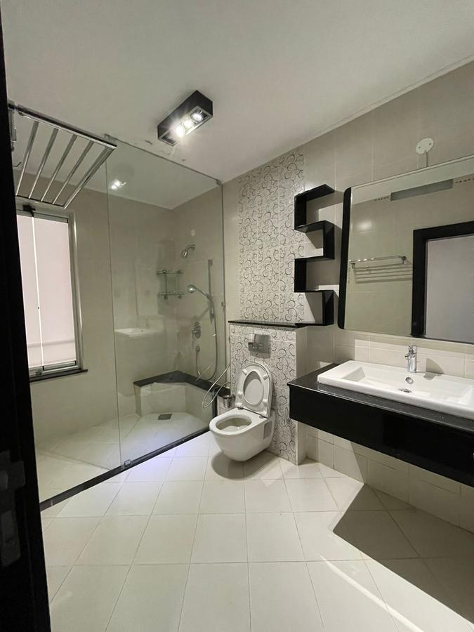 3 Bed Apartment with En Suite in Riverside - 16