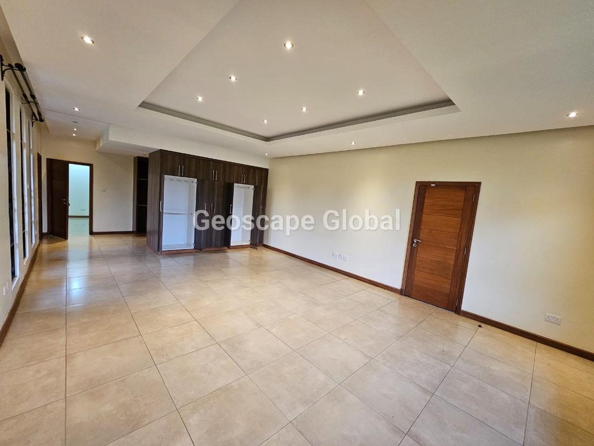 5 Bed House with En Suite in Runda - 3