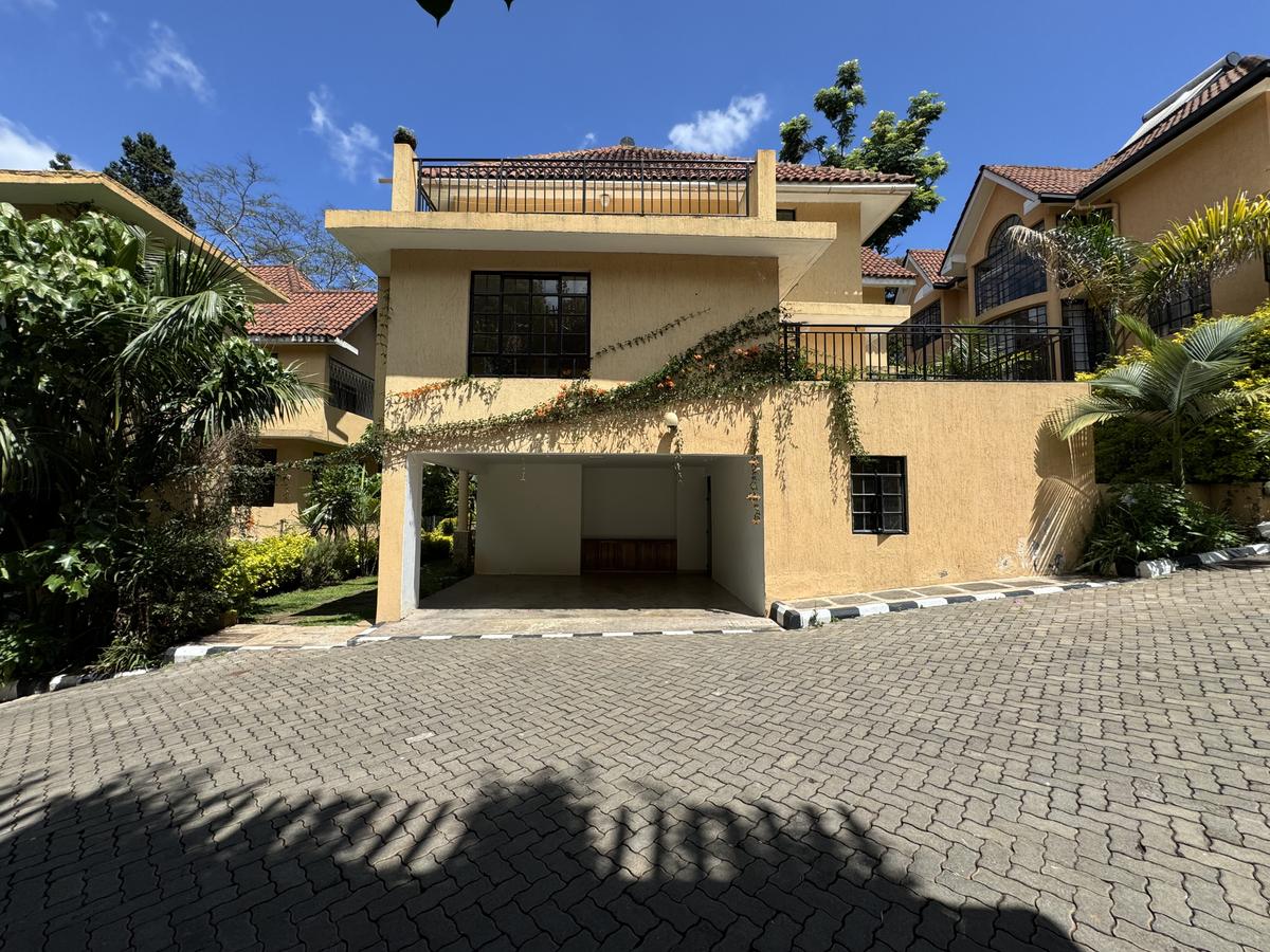 5 Bed Villa with En Suite in Kyuna - 1