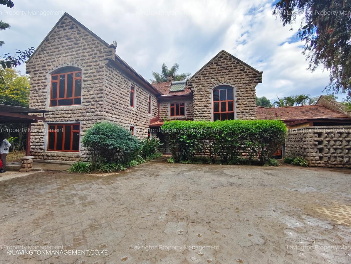 5 Bed House with En Suite at Wind Ridge - 2