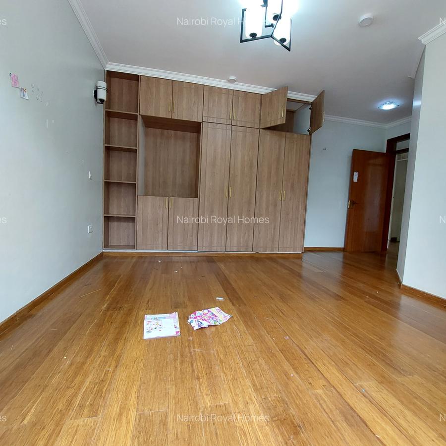 5 Bed Townhouse with En Suite at Lavington Convent Drive - 17