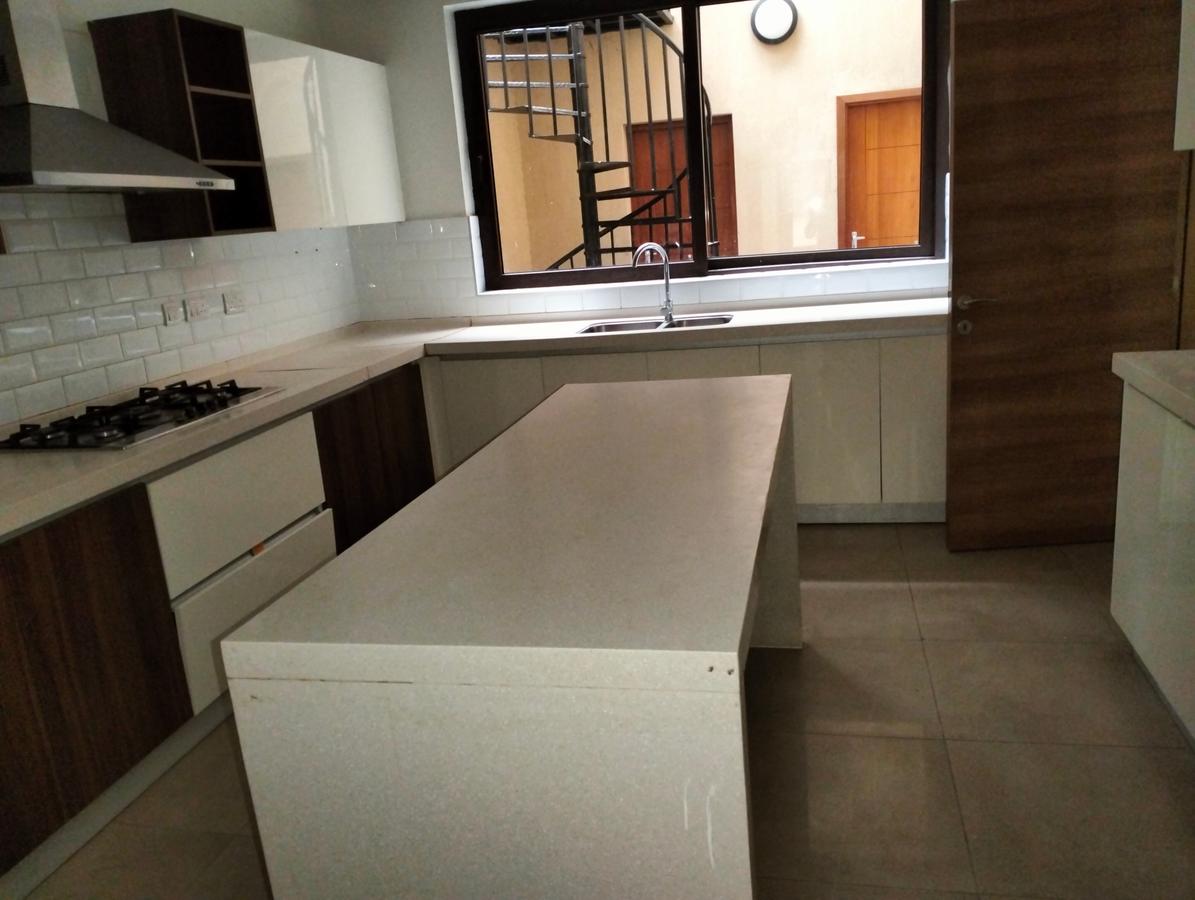 5 Bed Townhouse with En Suite in Lavington - 8