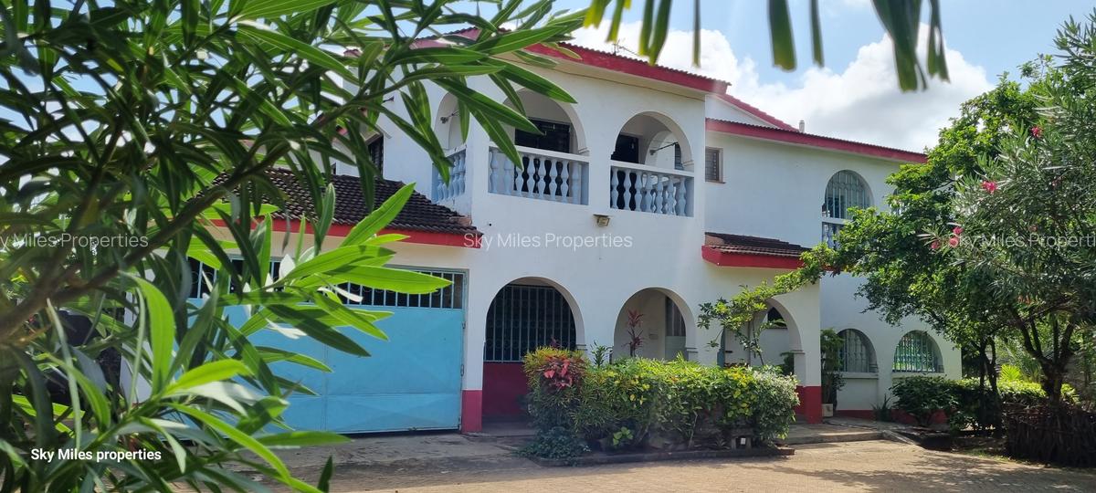 3 Bed House with En Suite at Serena - 2