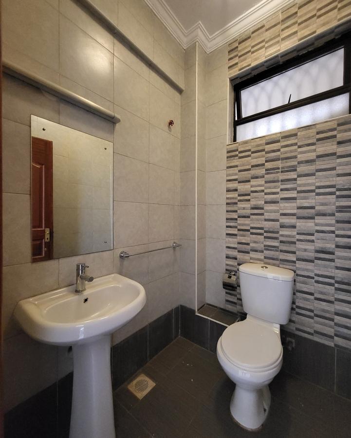 3 Bed Apartment with En Suite in South C - 12