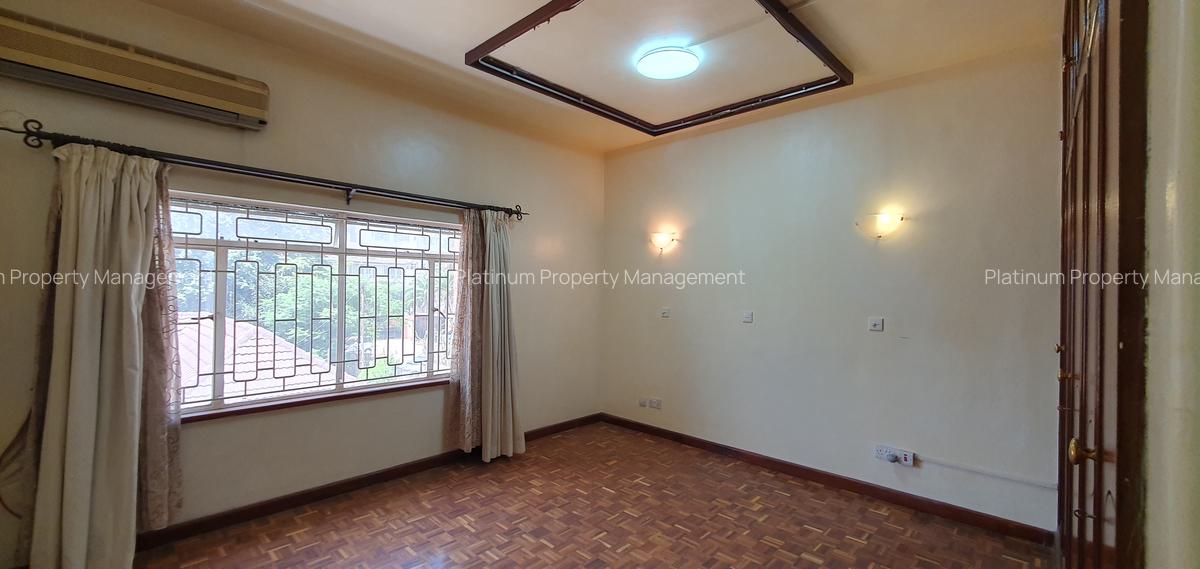 4 Bed Apartment with En Suite in Parklands - 15