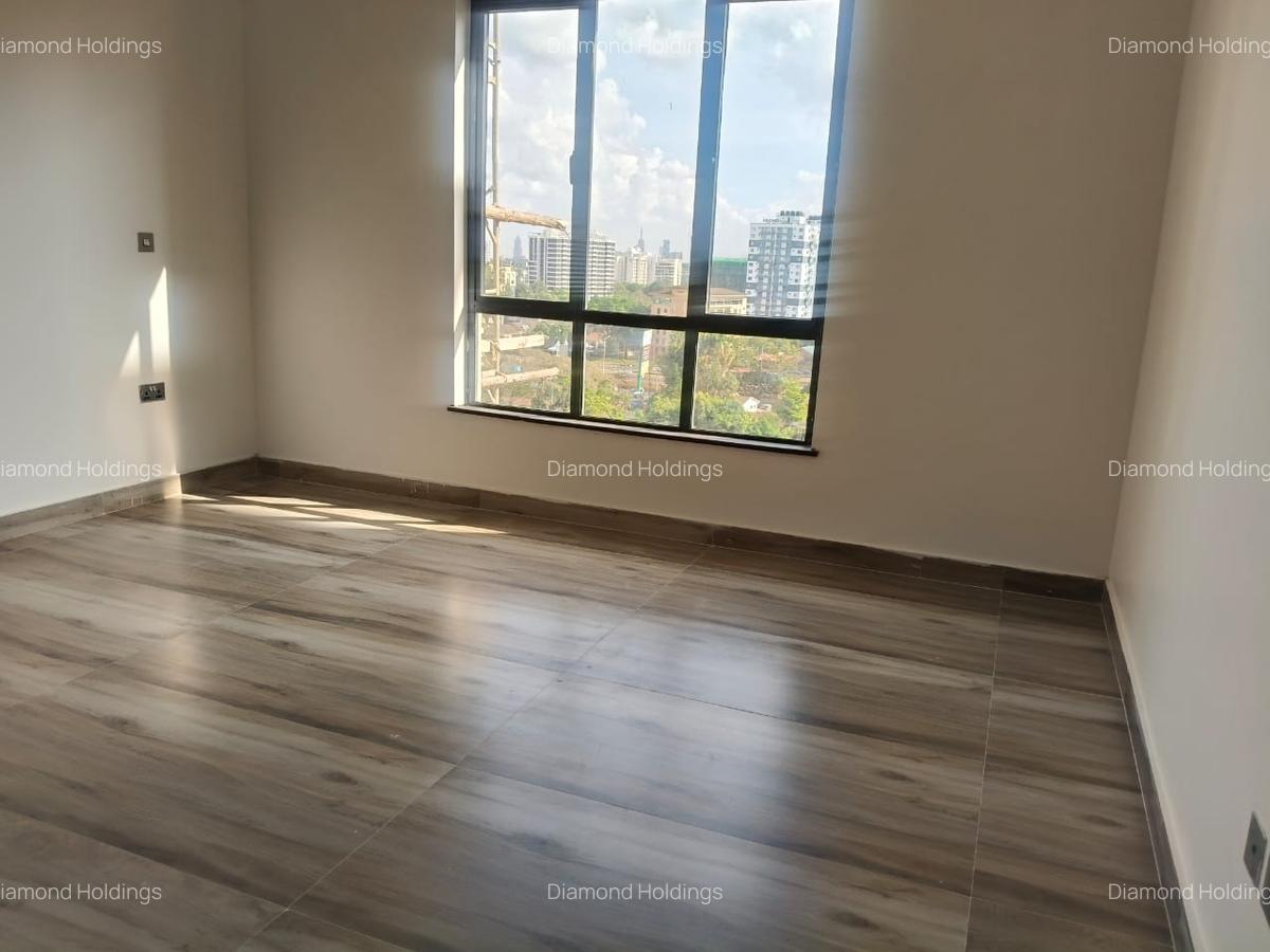 2 Bed Apartment with En Suite at Brookside - 8