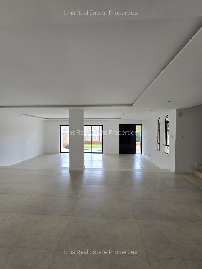 4 Bed Townhouse with En Suite in Brookside - 17