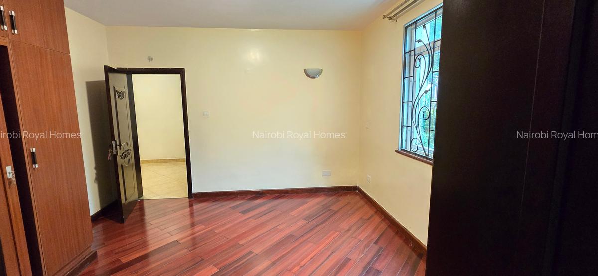 5 Bed Townhouse with En Suite at Lavington Green - 8