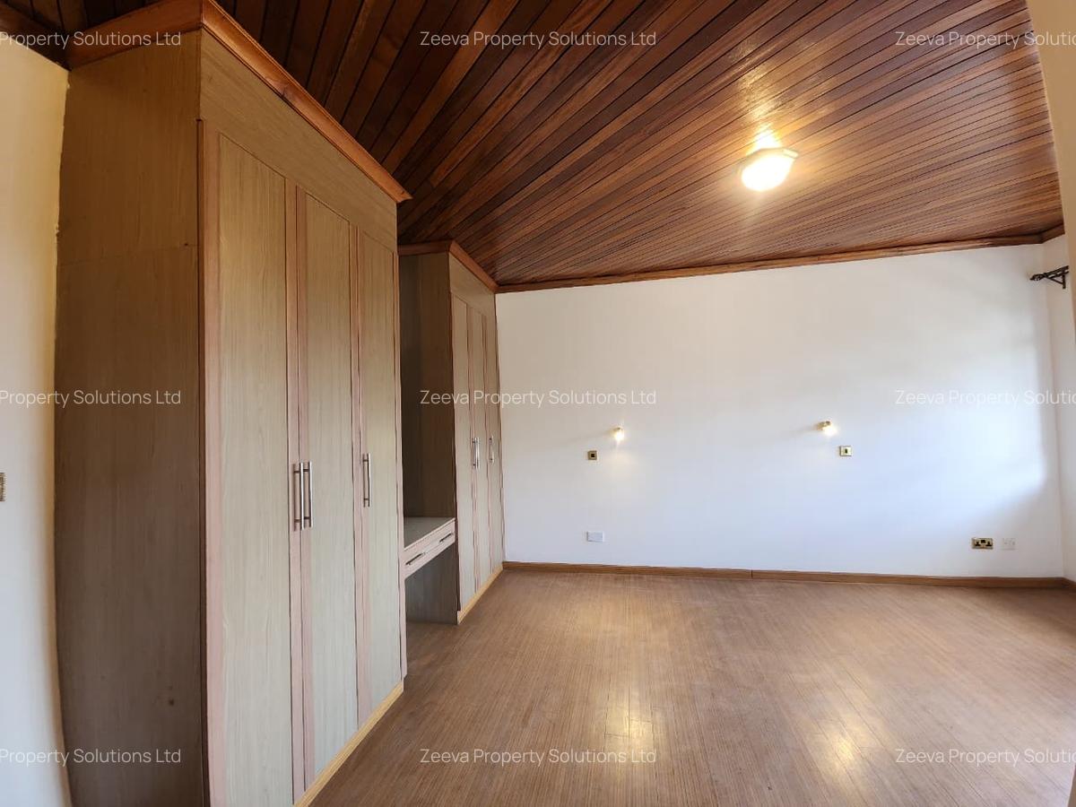 5 Bed House with En Suite in Lavington - 9