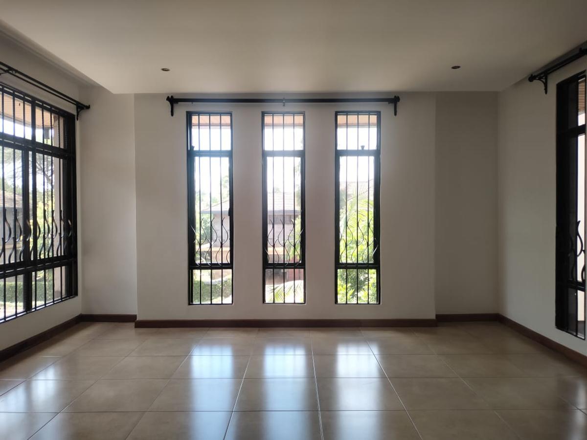 5 Bed Townhouse with En Suite at Roslyn Academy And German School - 11
