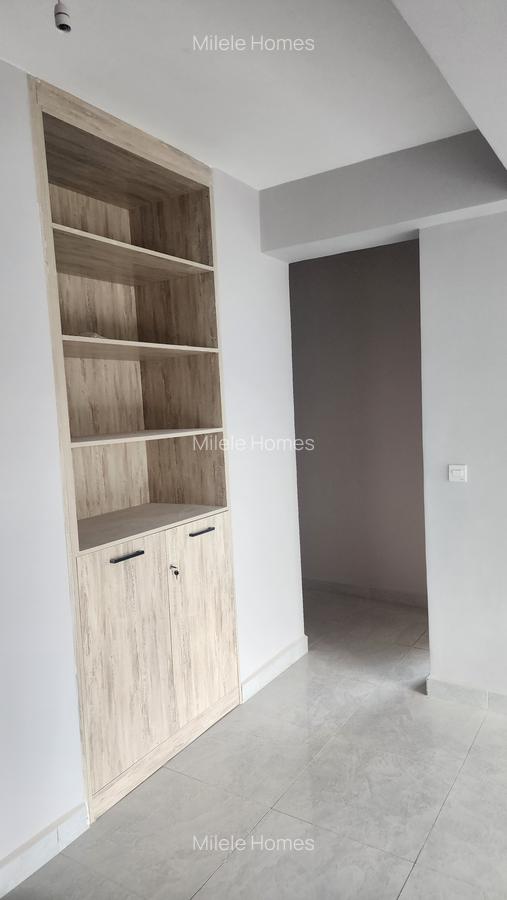 Serviced 2 Bed Apartment with En Suite at Brookside Drive - 7