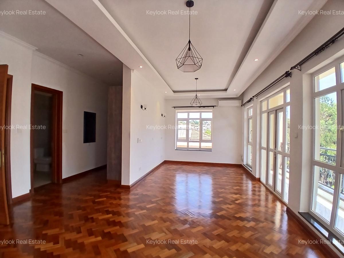 5 Bed Townhouse with En Suite at Lavington Green - 10