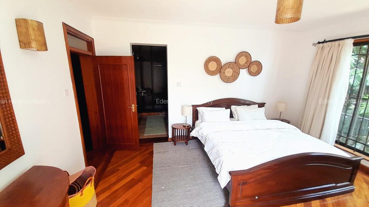 Furnished 3 Bed Apartment with En Suite at Dennis Pritt - 11