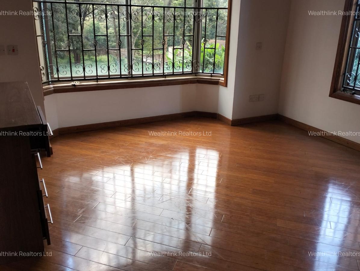 5 Bed Townhouse with En Suite at Westlands - 10