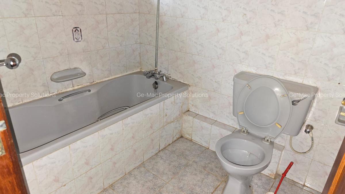 4 Bed House with En Suite in Runda - 16