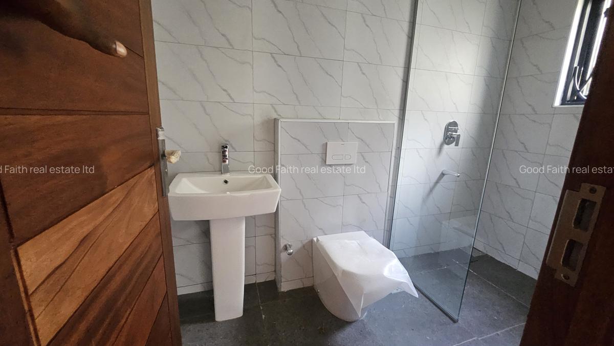 5 Bed House with En Suite in Loresho - 12