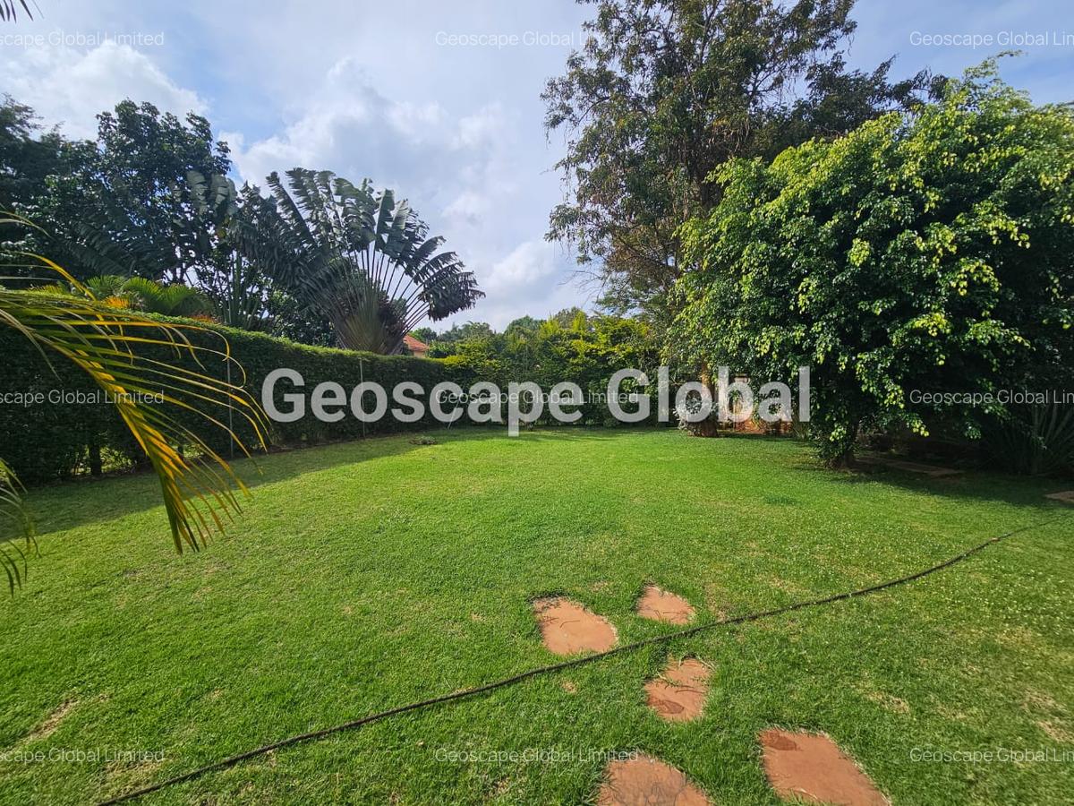 5 Bed House with En Suite in Runda - 1