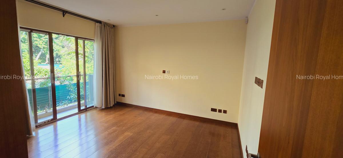 5 Bed Townhouse with En Suite at Lavington Green - 12