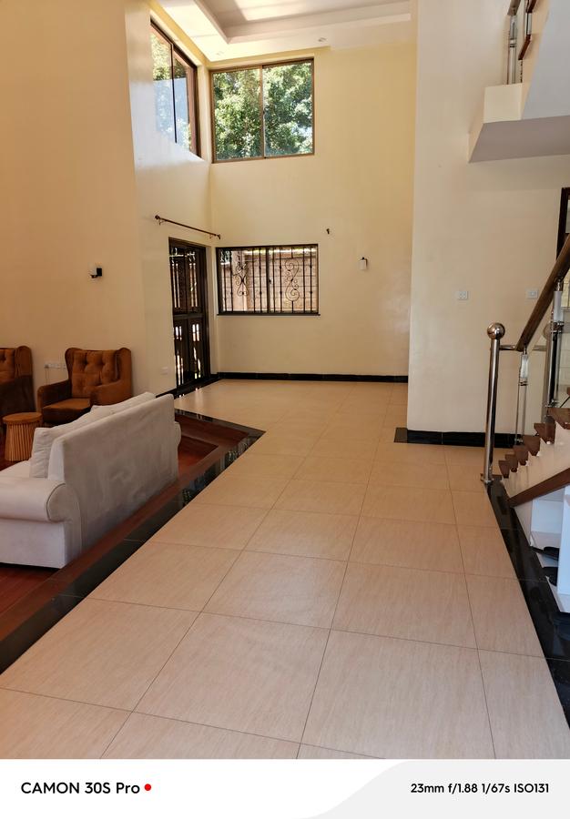 5 Bed Townhouse with En Suite at Lavington - 4
