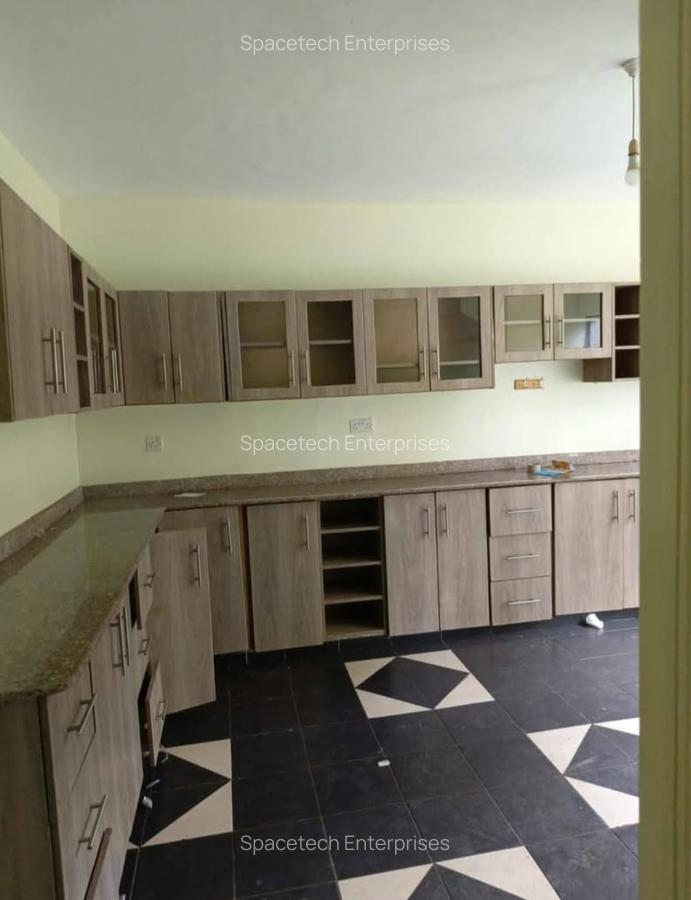 4 Bed House with En Suite in Nyari - 5