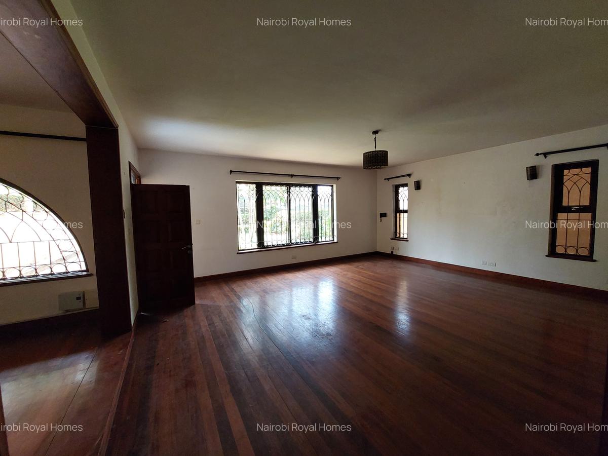 5 Bed Townhouse with En Suite at Lavington - 7