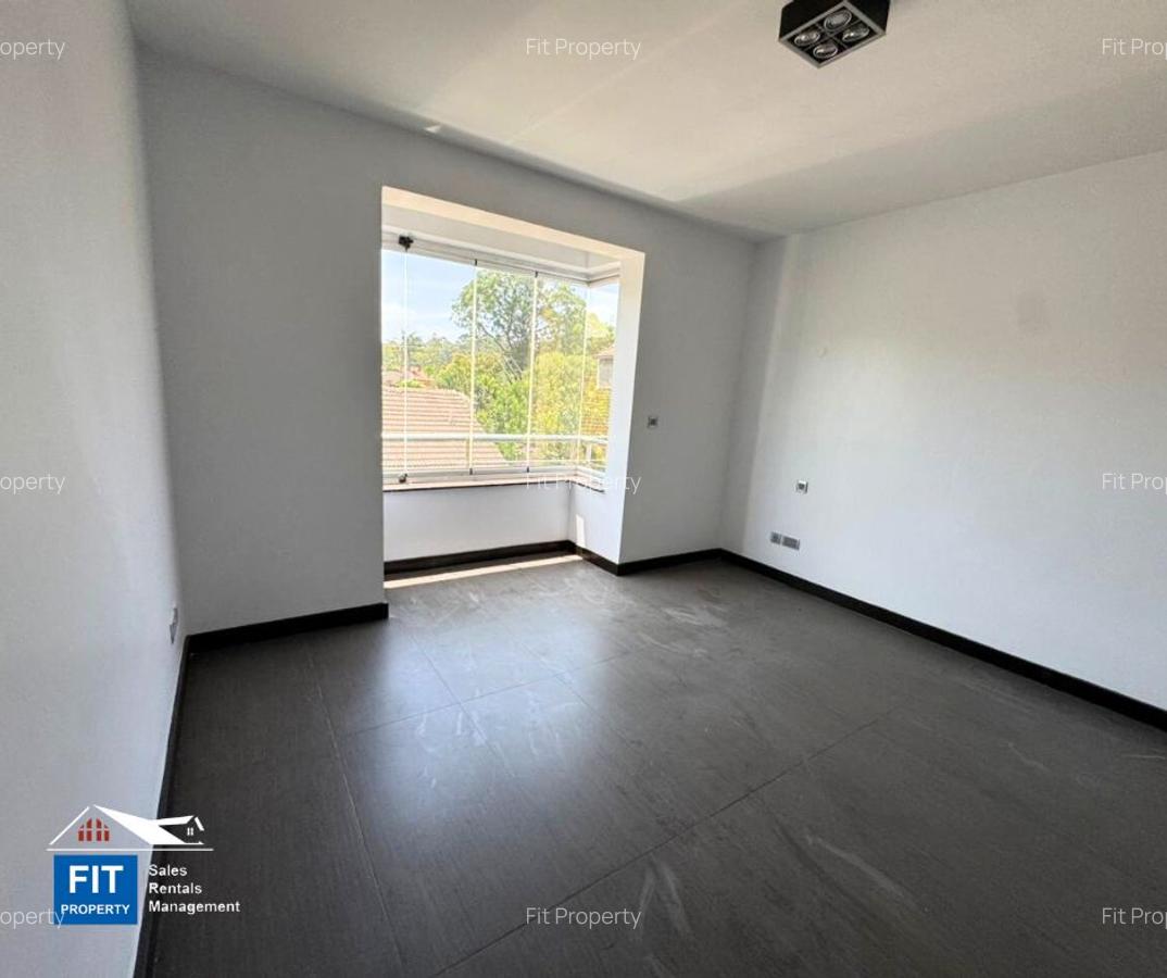 3 Bed Apartment with En Suite at Riverside Grove - 12