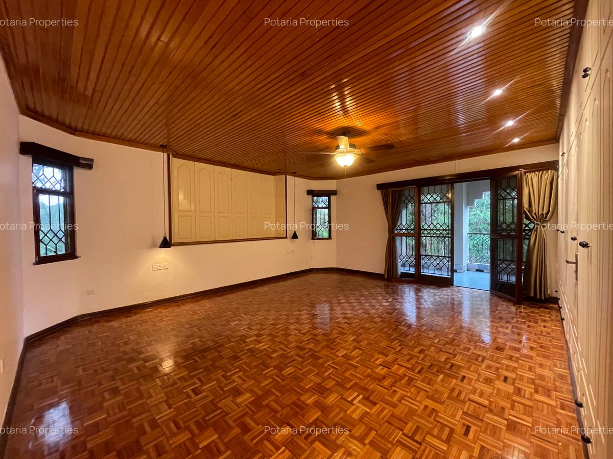 5 Bed House with En Suite in Runda - 3