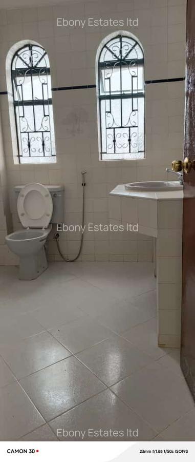 5 Bed Townhouse with En Suite in Riverside - 8