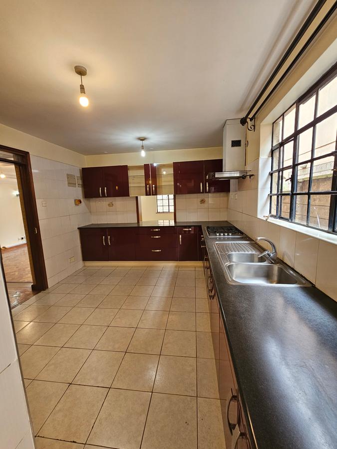 4 Bed Townhouse with En Suite at Lavington - 3