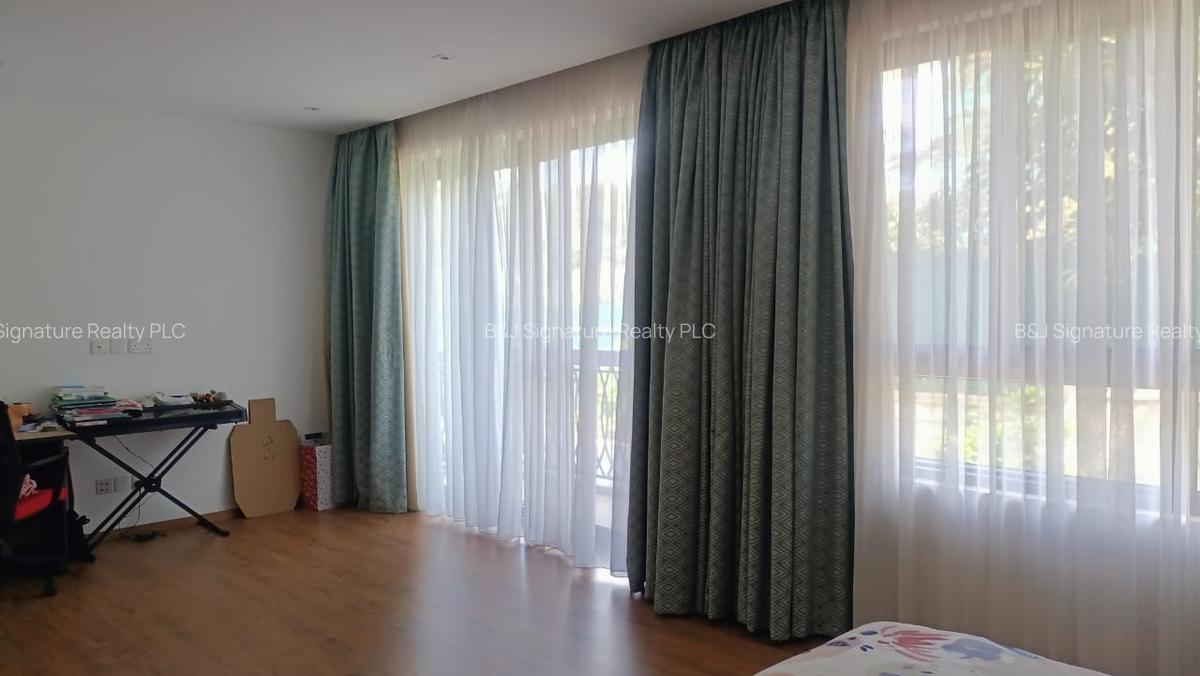 4 Bed Villa with En Suite in Westlands Area - 18