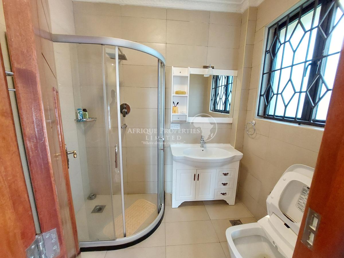5 Bed Villa with En Suite in Gigiri - 12