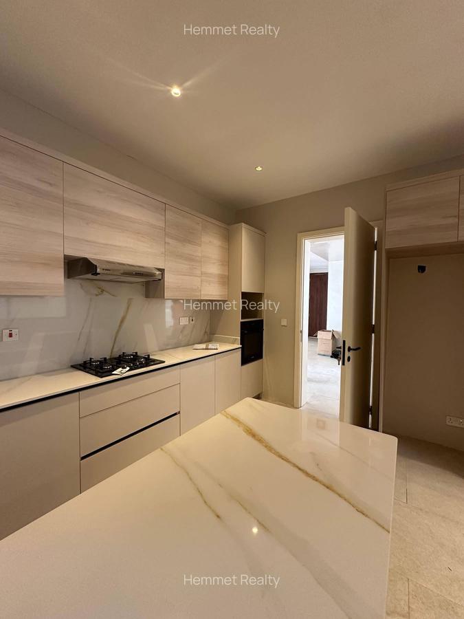 5 Bed Townhouse with En Suite in Lavington - 2