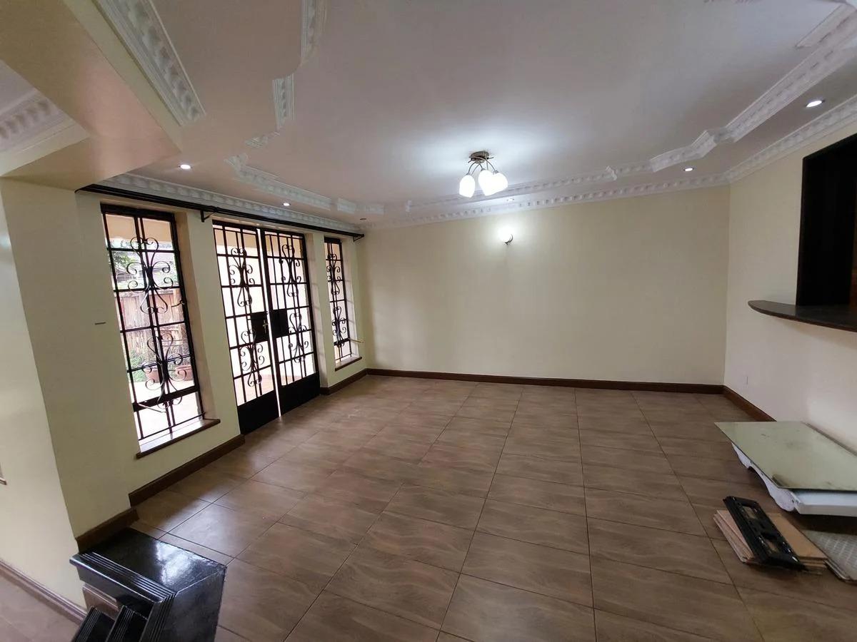 5 Bed House with En Suite in Lavington - 7