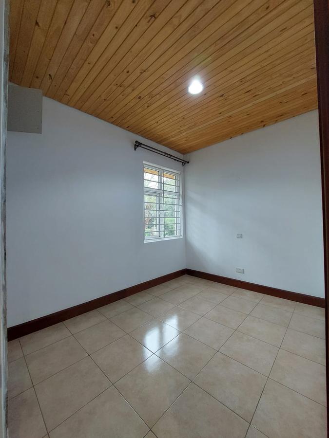 5 Bed House in Rosslyn - 3