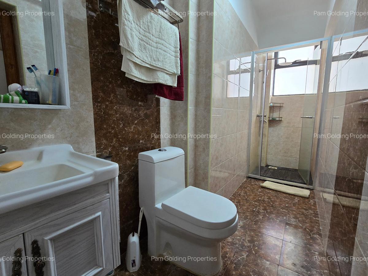 2 Bed Apartment with En Suite at Dennis Pritt Road - 7