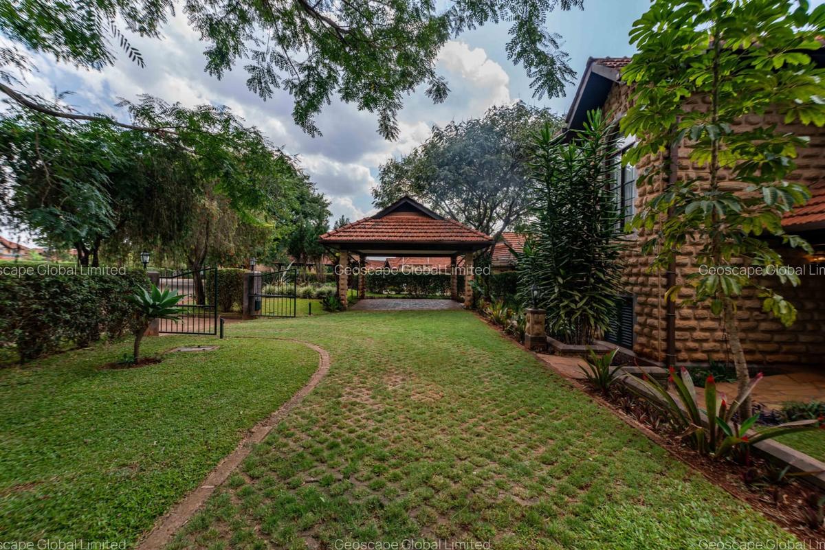 4 Bed Villa with En Suite in Ridgeways - 7