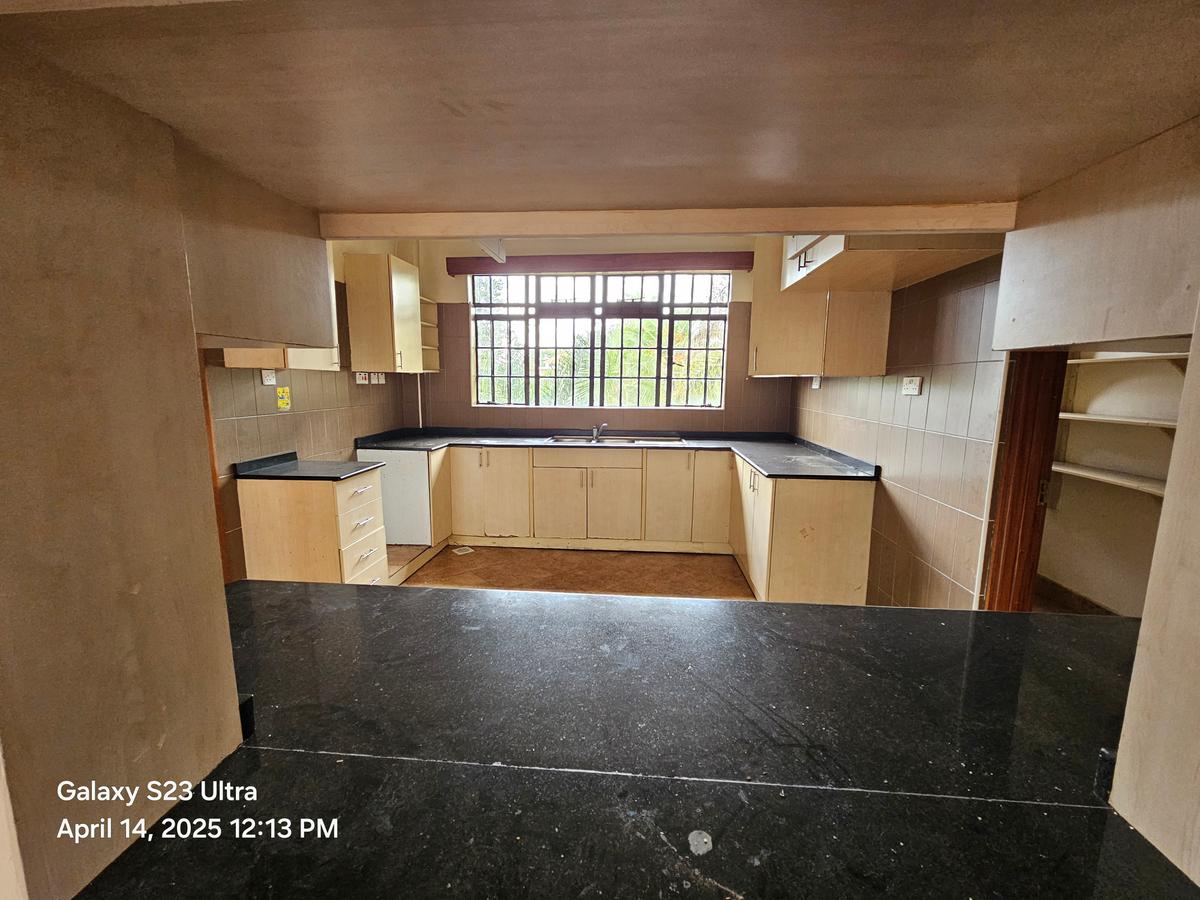 3 Bed Apartment with En Suite in Lavington - 10