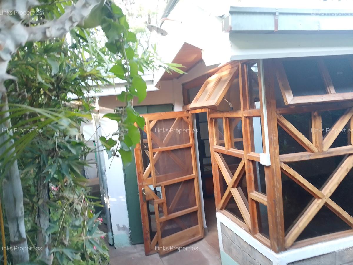 1 Bed House with En Suite at Karen - 9