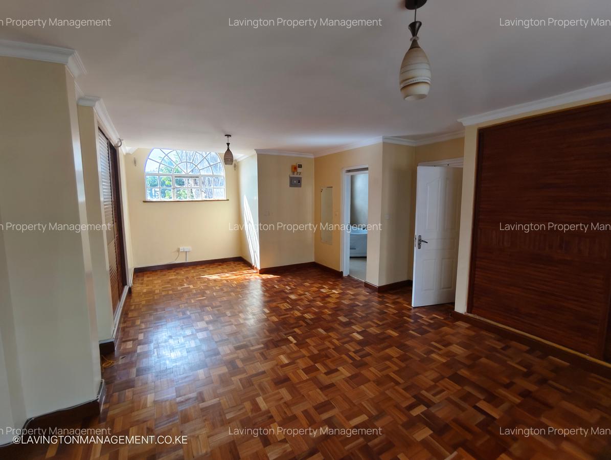 5 Bed Townhouse with En Suite at Lavington - 17