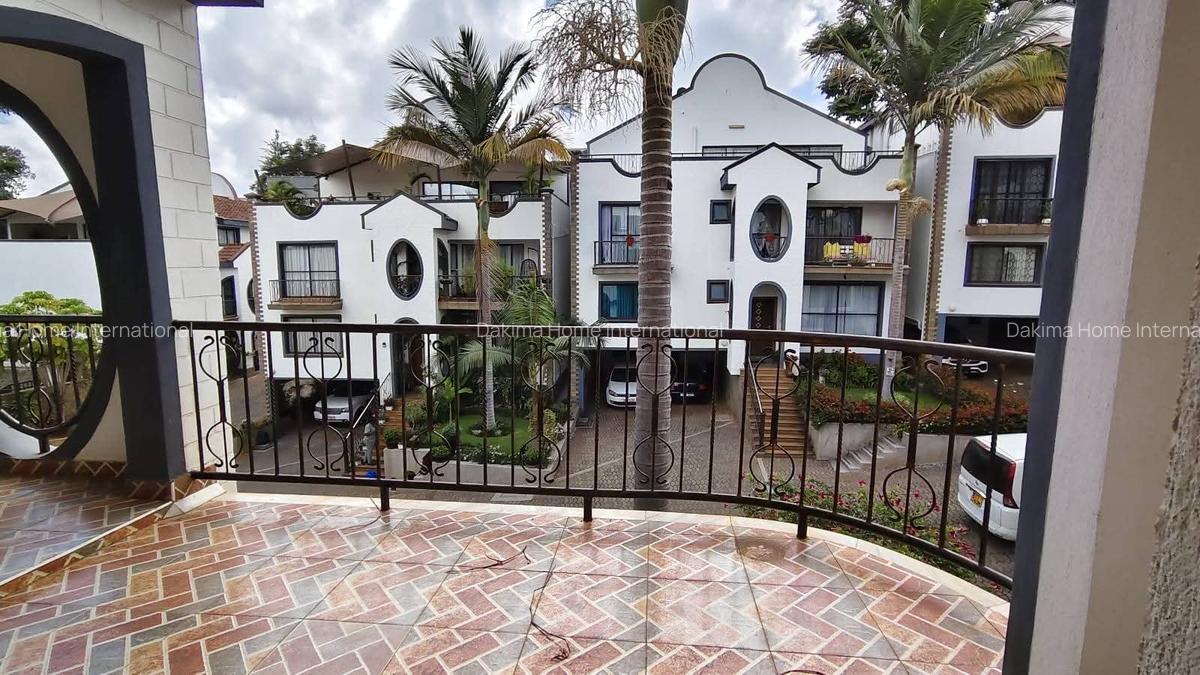 4 Bed Townhouse with En Suite in Brookside - 13