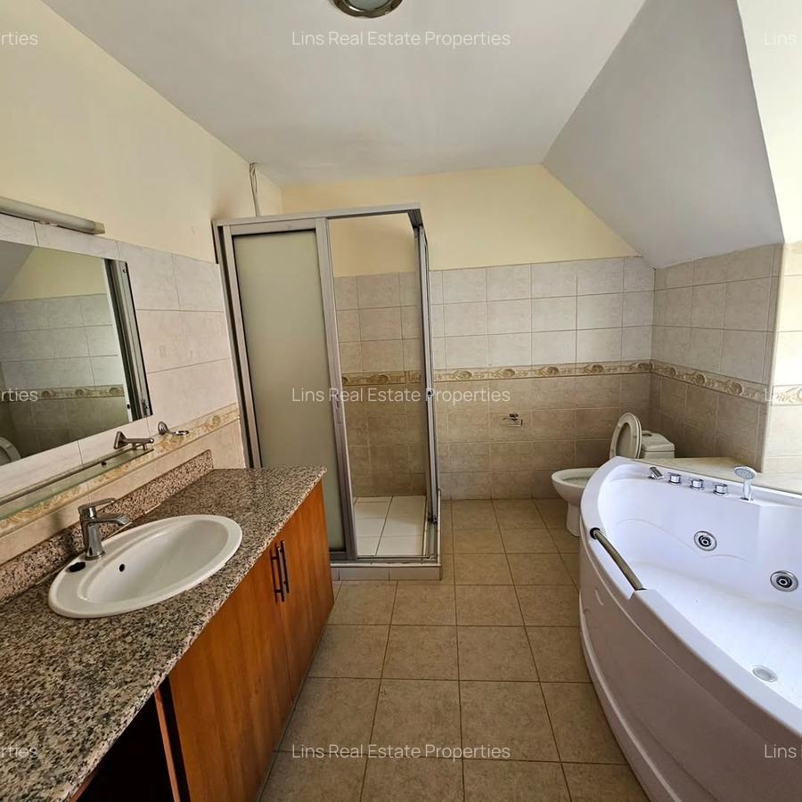 4 Bed Townhouse with En Suite in Lavington - 18
