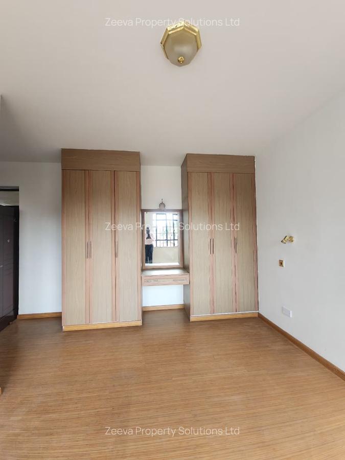 5 Bed House with En Suite in Lavington - 14