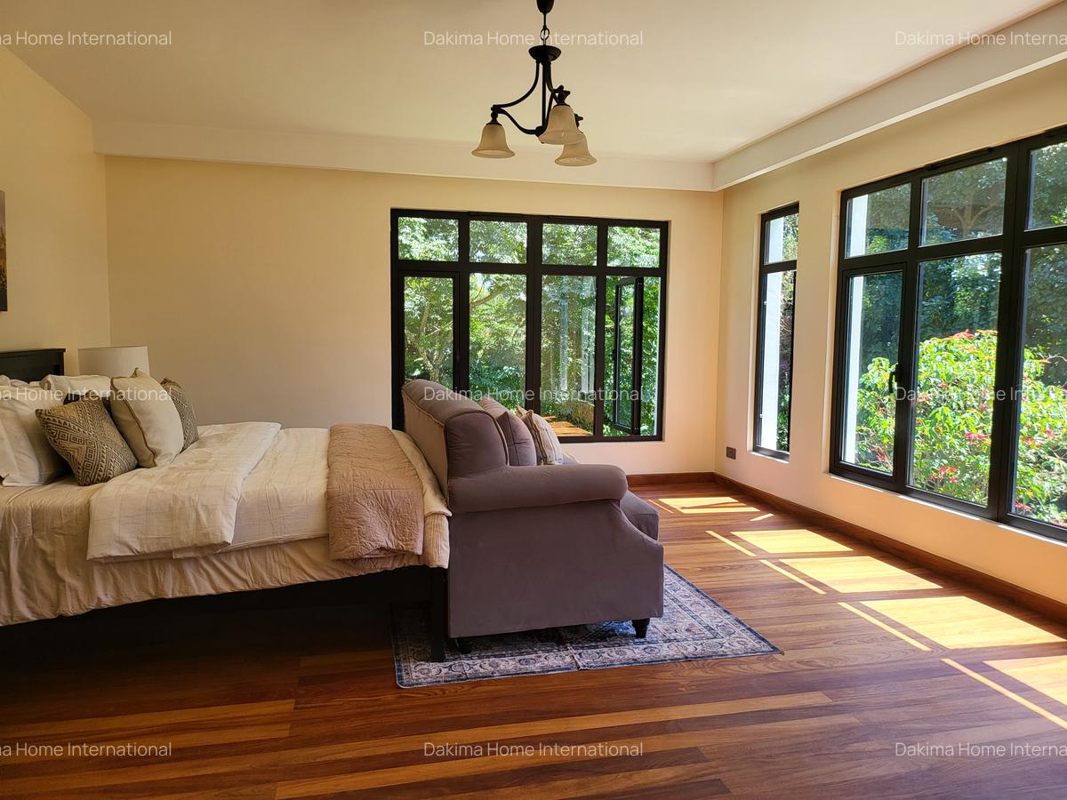 5 Bed House with En Suite in Runda - 16