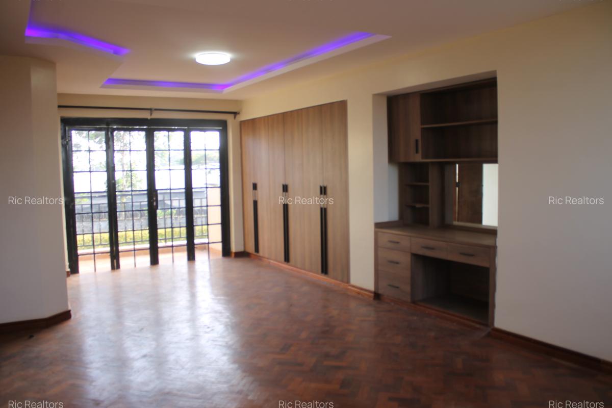 4 Bed Townhouse with En Suite at Redhill - 14