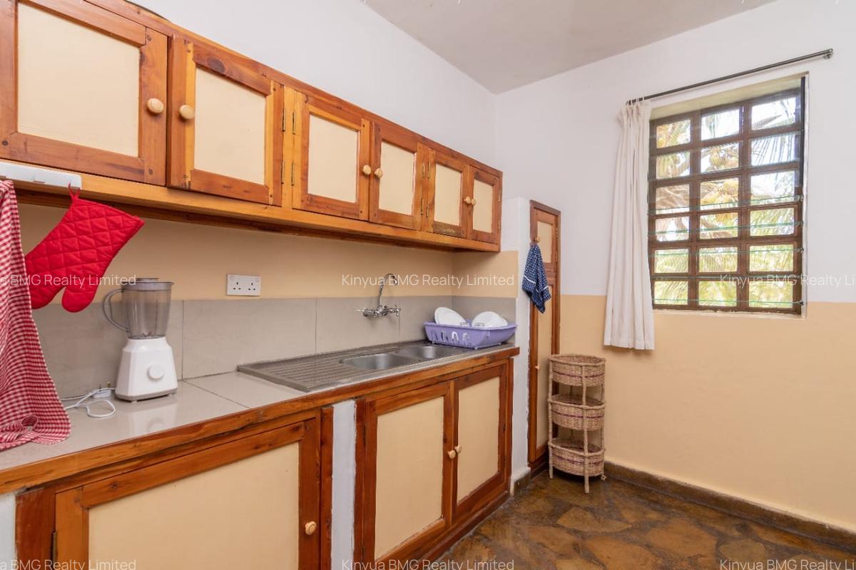 Serviced 1 Bed Apartment with En Suite in Malindi - 5