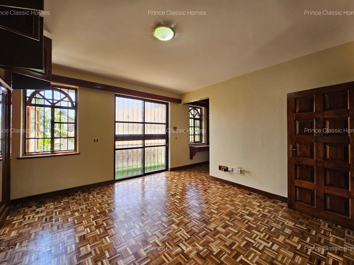 5 Bed Townhouse with En Suite in Lavington - 4