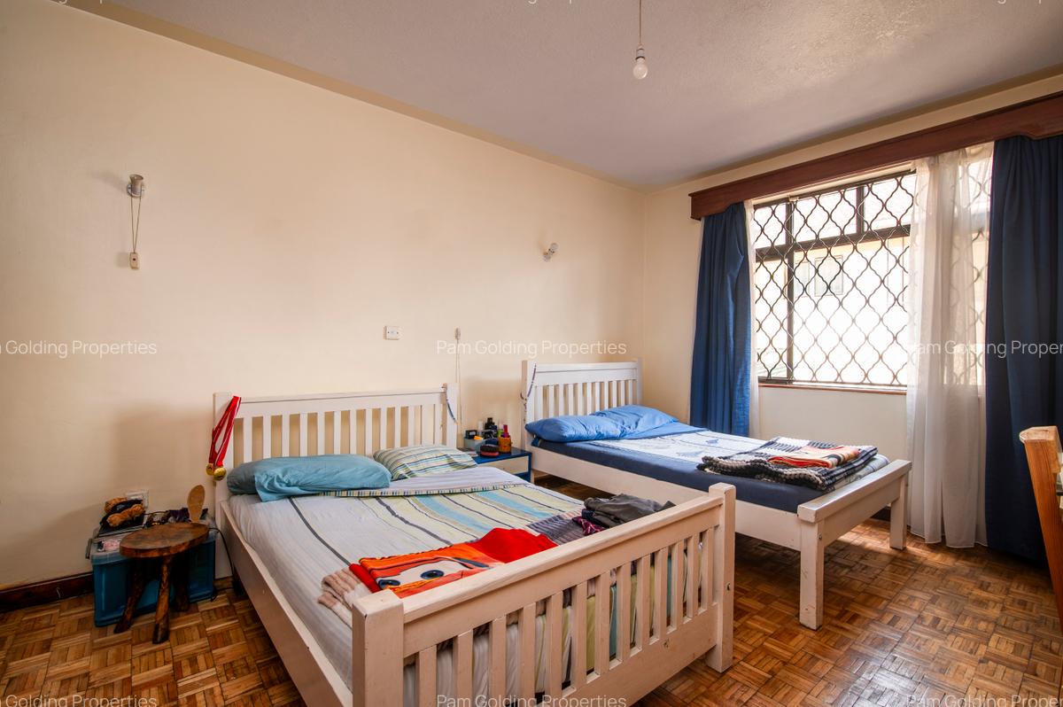 4 Bed Apartment with En Suite at Brookside - 8