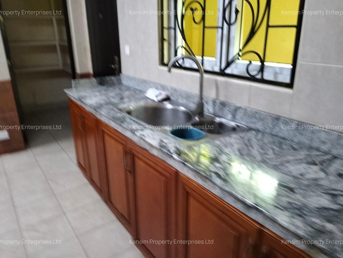 5 Bed Townhouse with En Suite in Lavington - 7